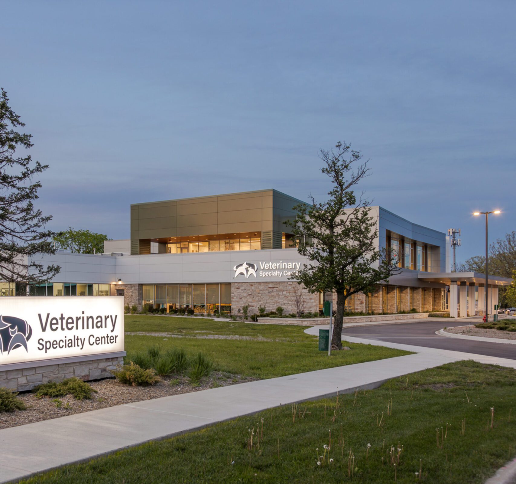 Veterinary Specialty Center exterior picture at twilight.
